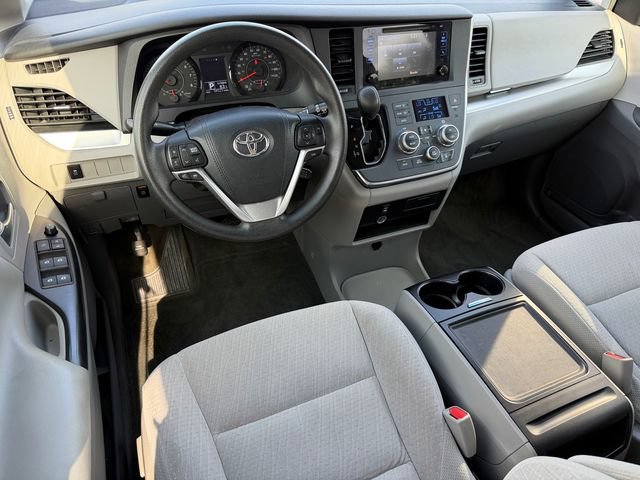 Used 2015 Toyota Sienna LE FWD image 33