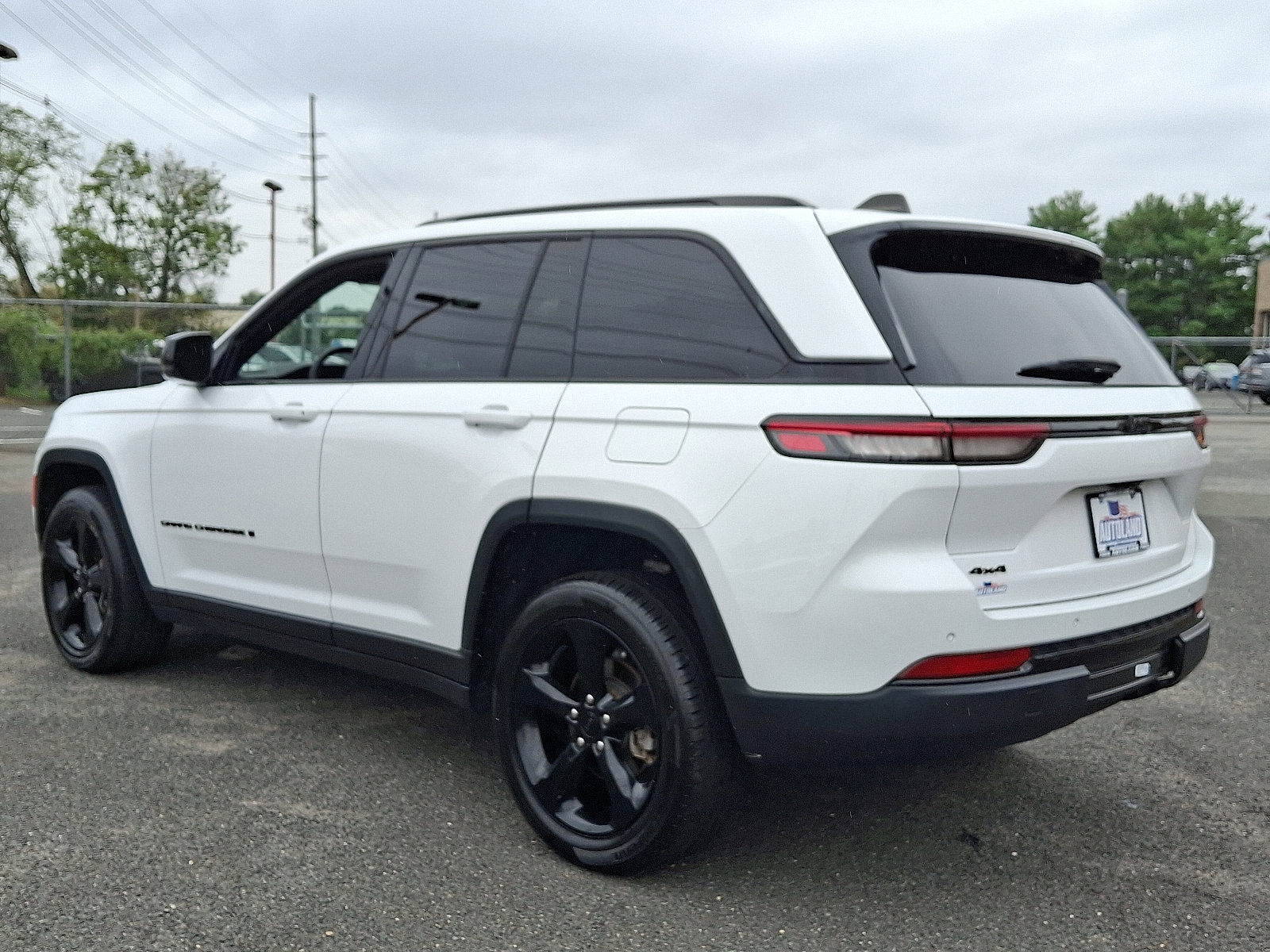 Used 2023 Jeep Grand Cherokee Altitude image 5