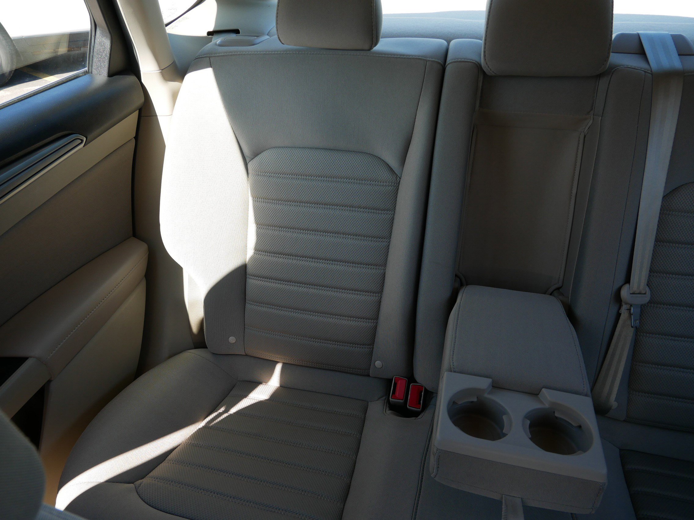 Used 2020 Ford Fusion SE image 12