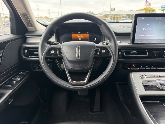 Used 2024 Lincoln Aviator AWD w/ Premium Package image 16