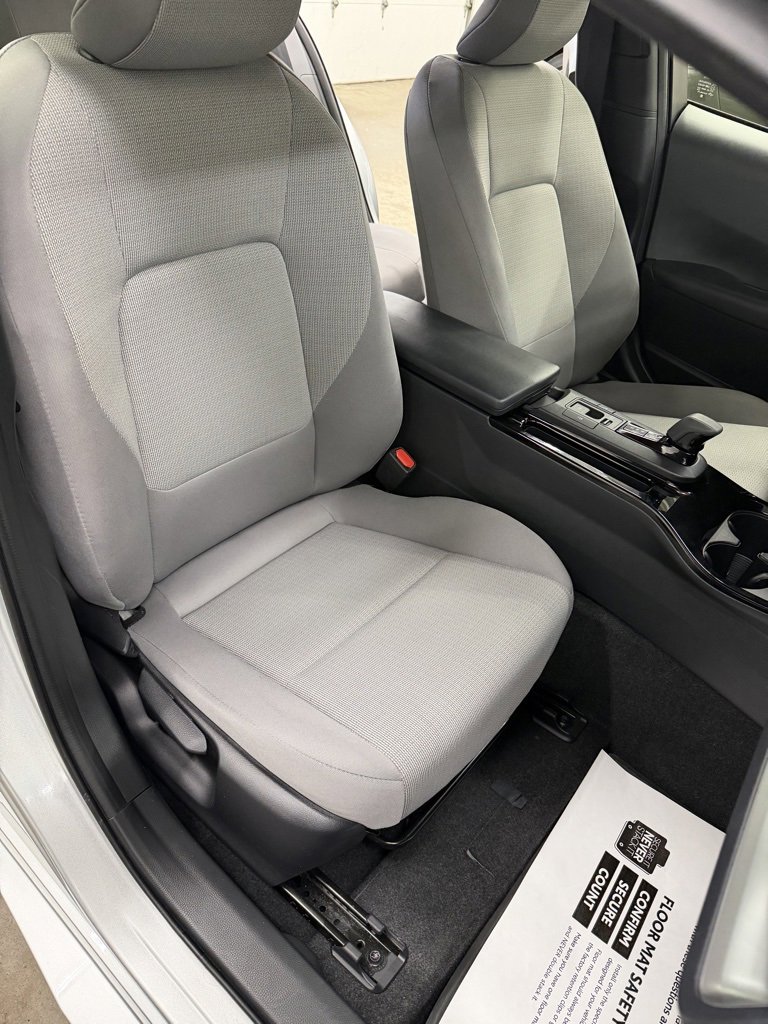 Used 2023 Toyota Prius LE image 33
