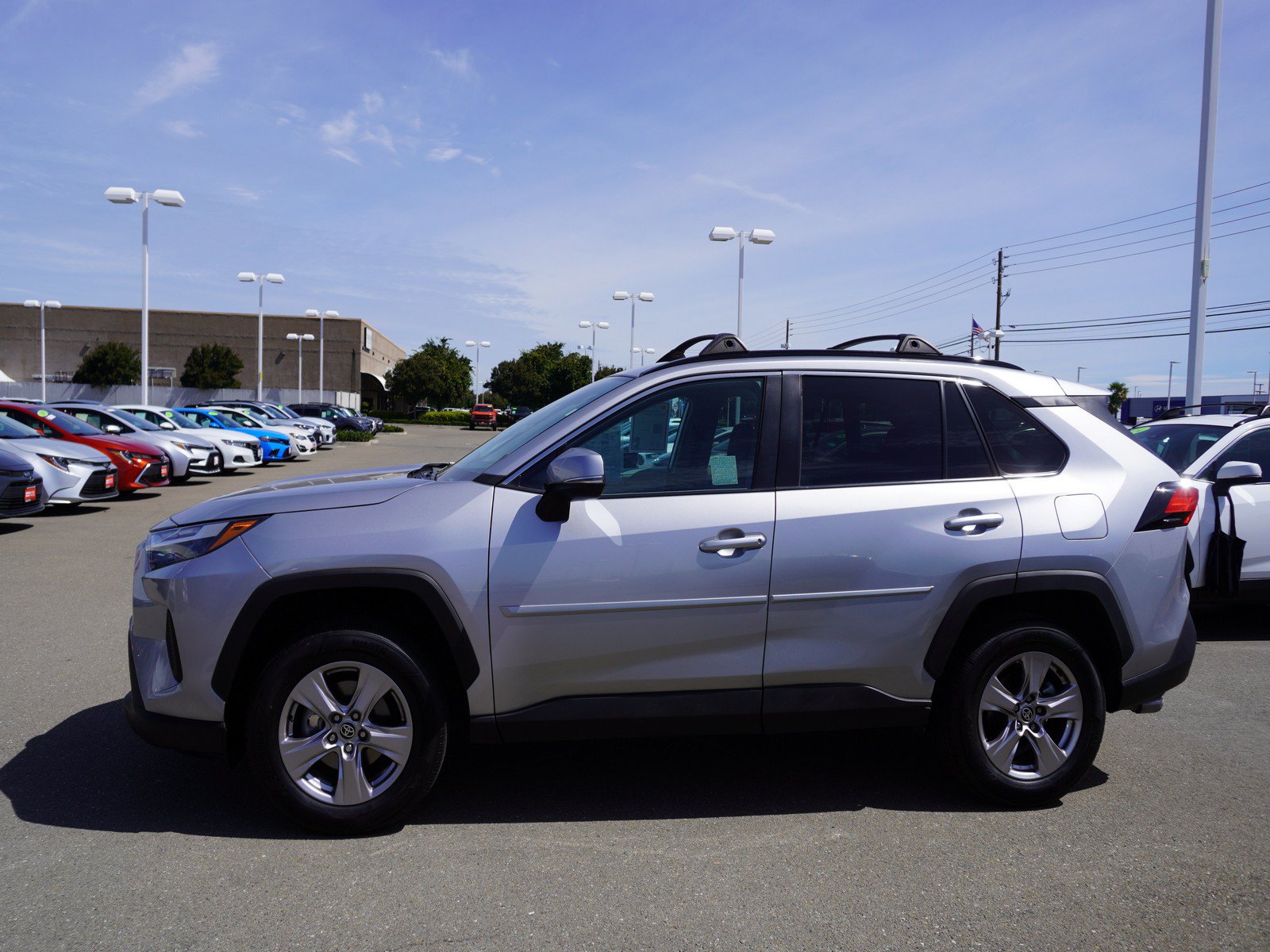 Used 2022 Toyota RAV4 XLE w/ Convenience Package FWD image 6