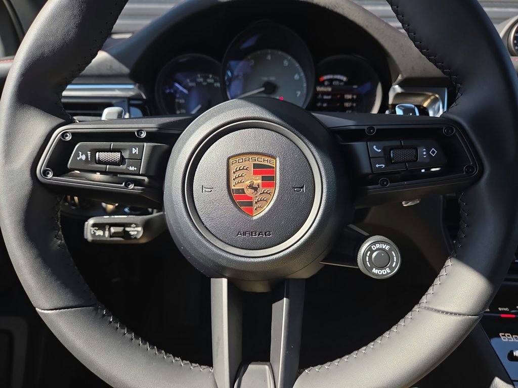 Certified 2025 Porsche Macan S image 9