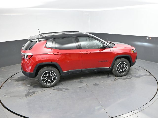 New 2026 Jeep Compass Trailhawk w/ Trailer Tow Group AWD/4WD image 31