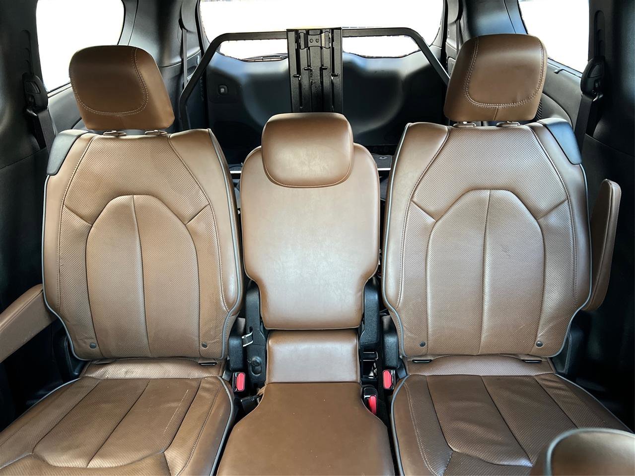 Used 2018 Chrysler Pacifica Limited FWD image 25