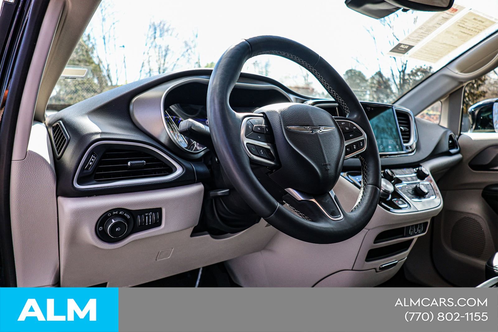 Used 2024 Chrysler Pacifica Touring-L image 23