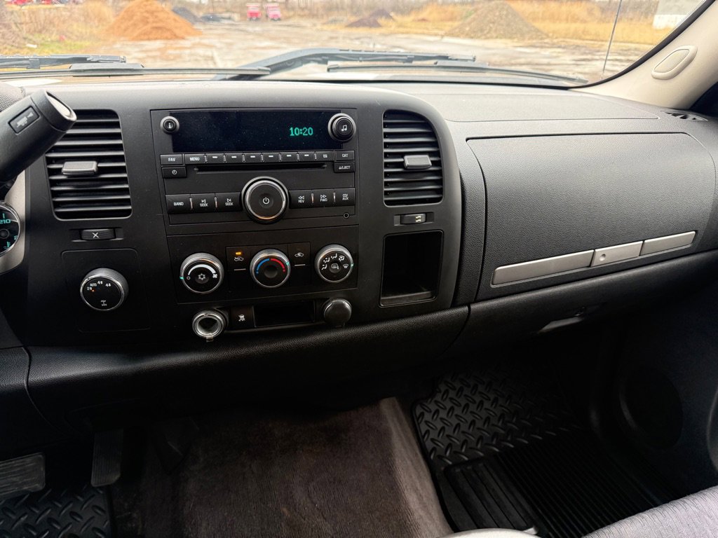 Used 2010 Chevrolet Silverado 1500 LT AWD/4WD image 13