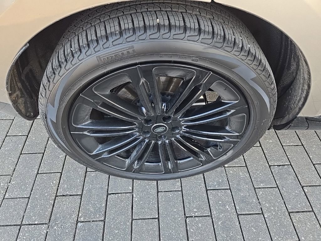 Certified 2023 Land Rover Range Rover SE image 12