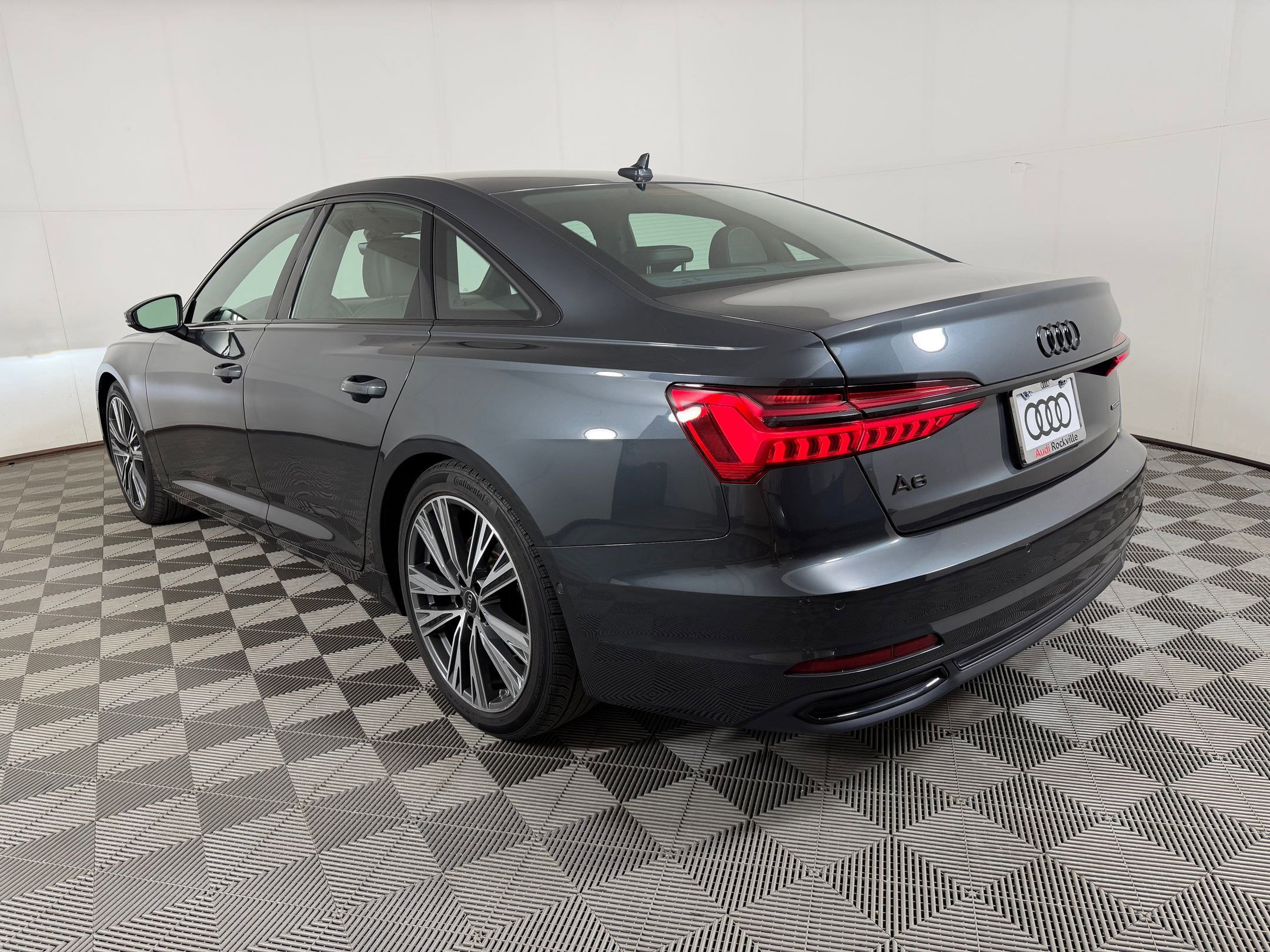 Used 2023 Audi A6 Premium Plus w/ Premium Plus Package AWD/4WD image 3