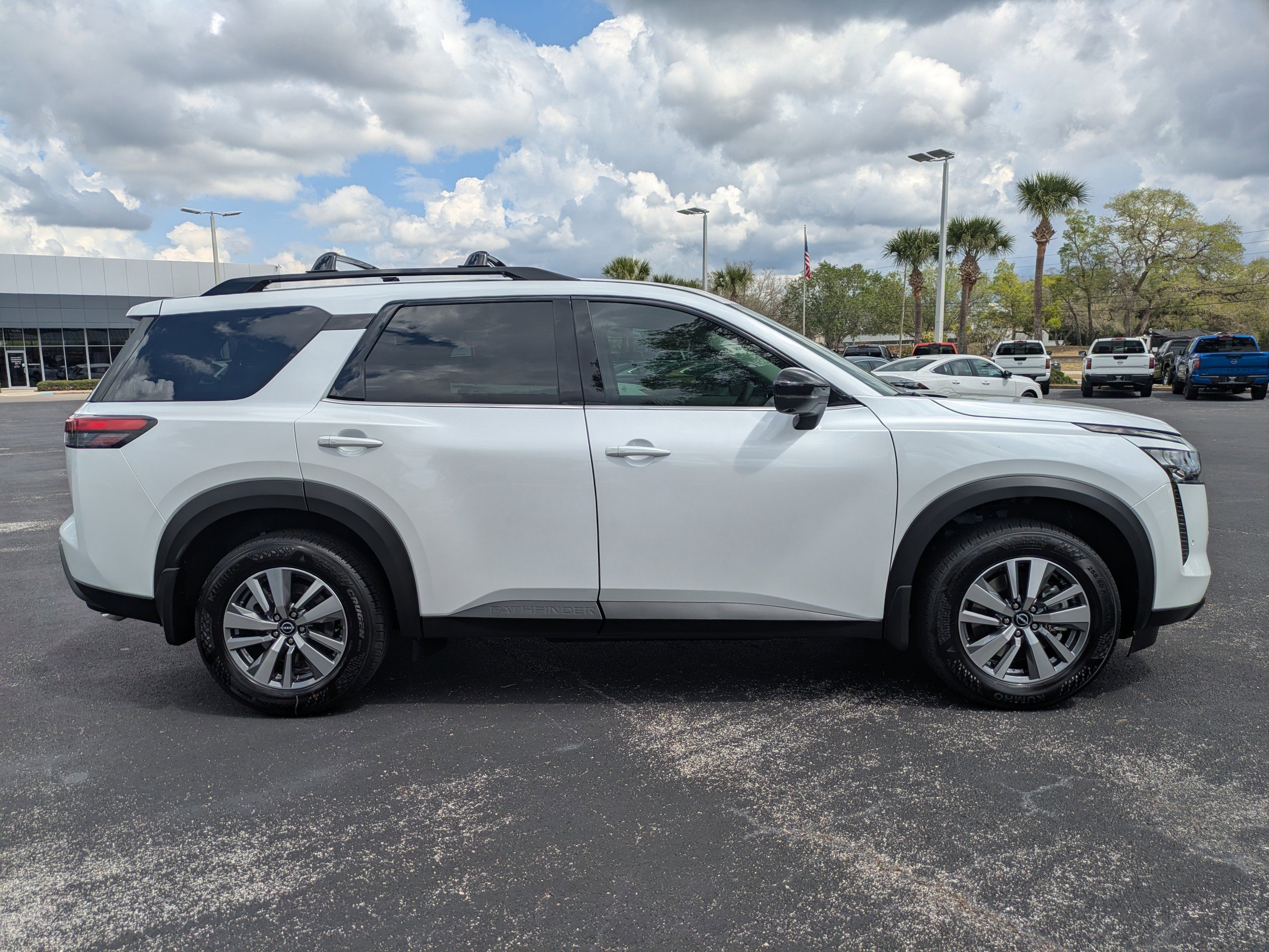 New 2026 Nissan Pathfinder SL FWD image 3