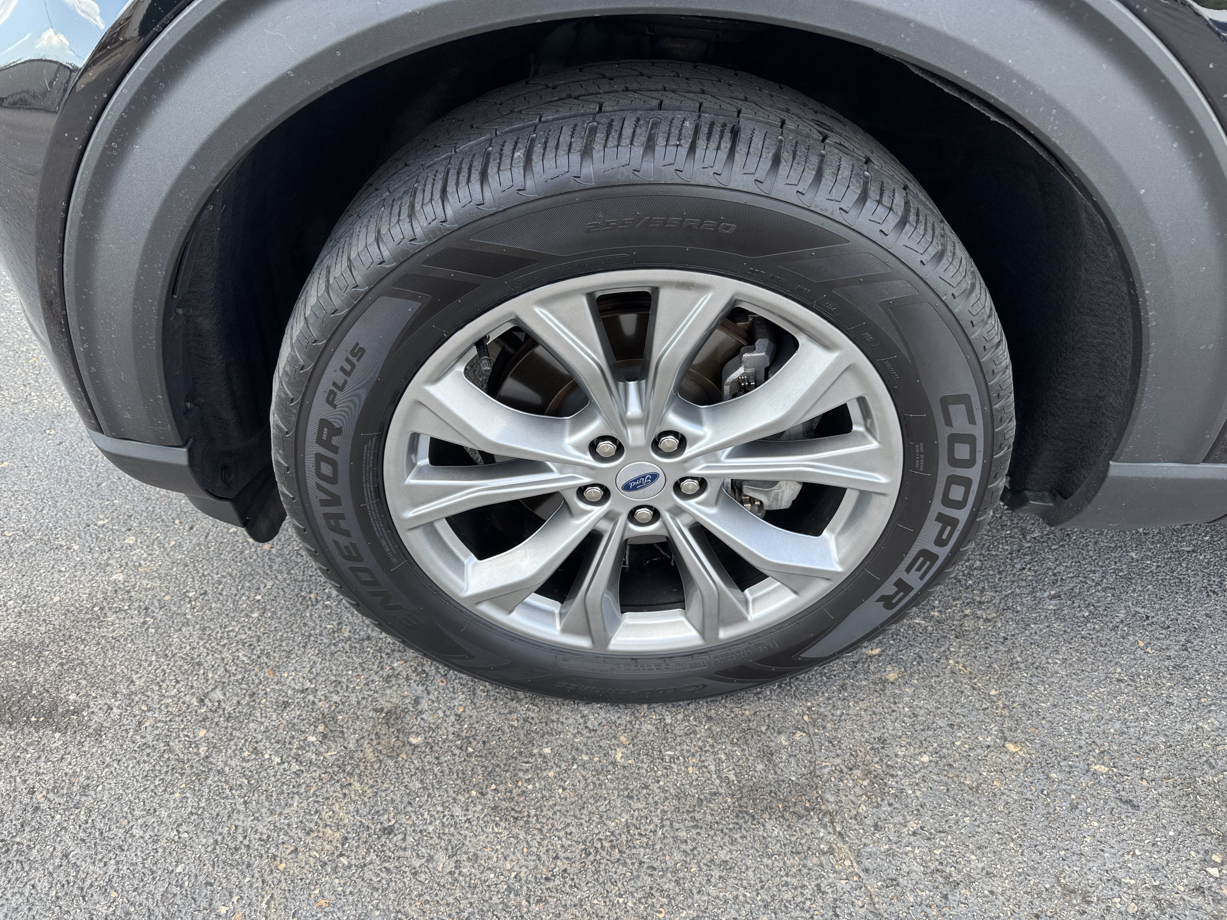 Used 2023 Ford Explorer XLT w/ Equipment Group 202A AWD/4WD image 34