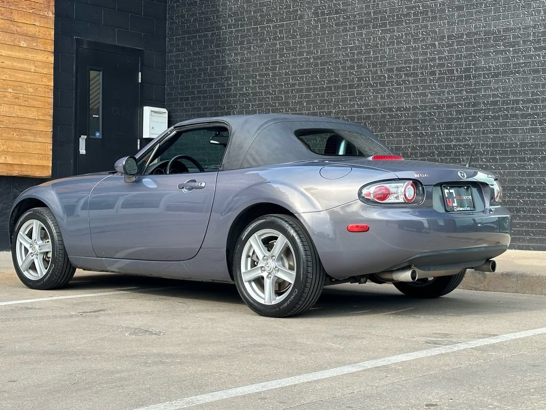Used 2006 MAZDA MX-5 Miata Touring RWD image 8