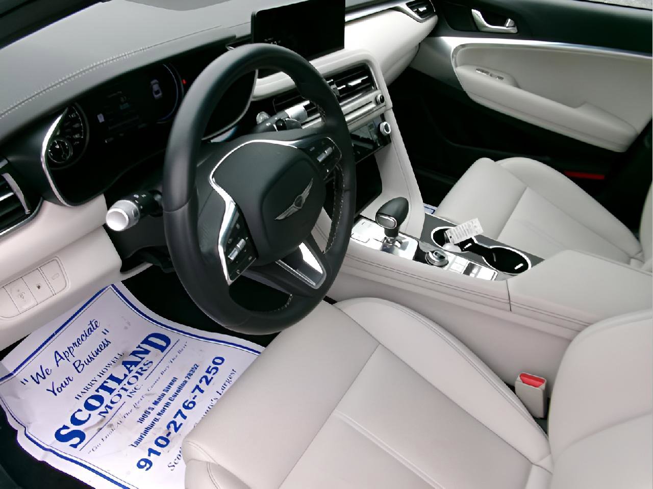 Used 2025 Genesis G70 2.5T RWD image 12