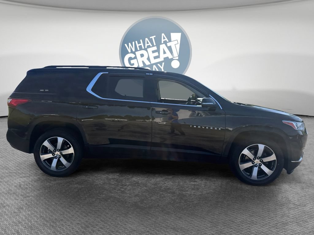 Used 2021 Chevrolet Traverse LT w/ LT Premium Package AWD/4WD image 2