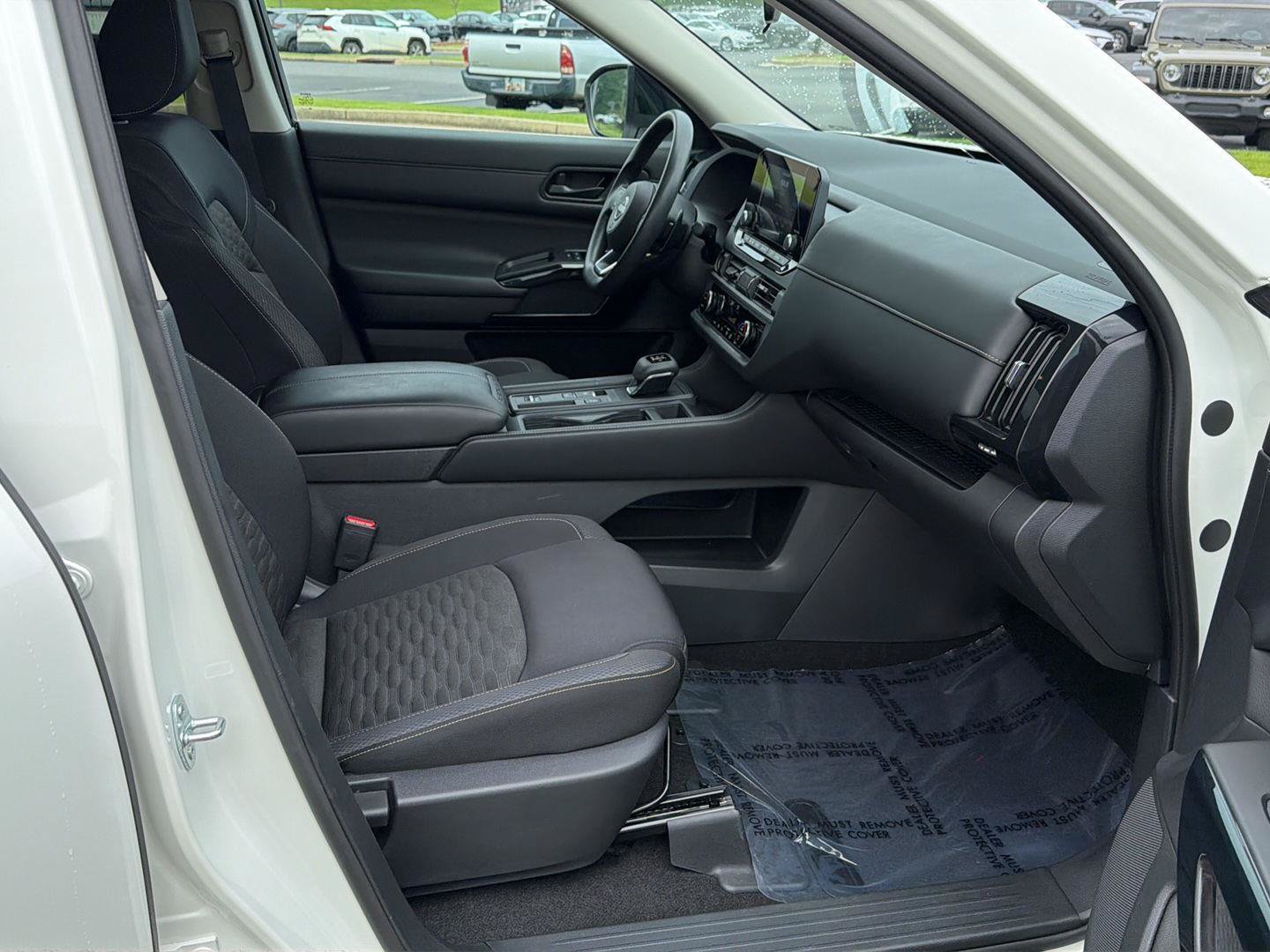 Used 2024 Nissan Pathfinder S FWD image 13