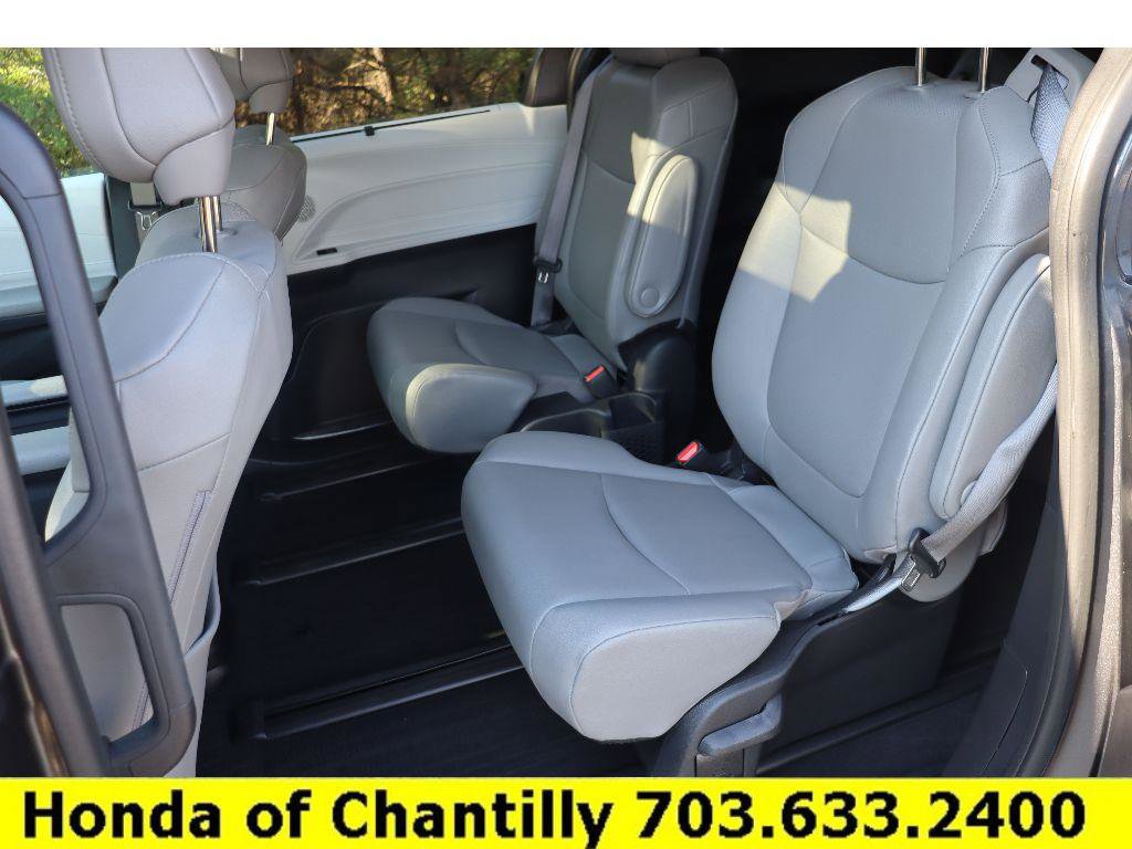 Used 2025 Toyota Sienna XLE AWD/4WD image 27