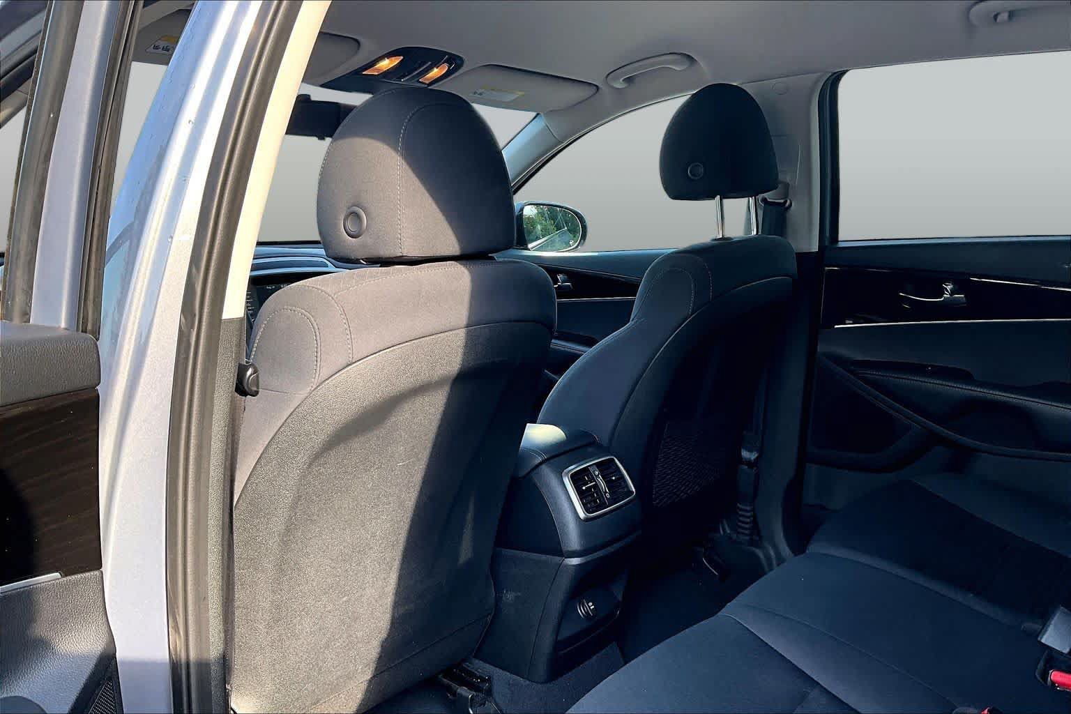 Used 2019 Kia Sorento L FWD image 22