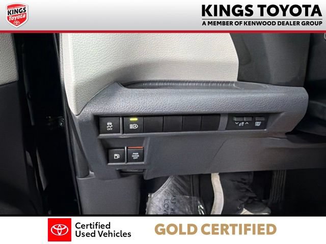 Used 2023 Toyota Sienna XLE FWD image 31