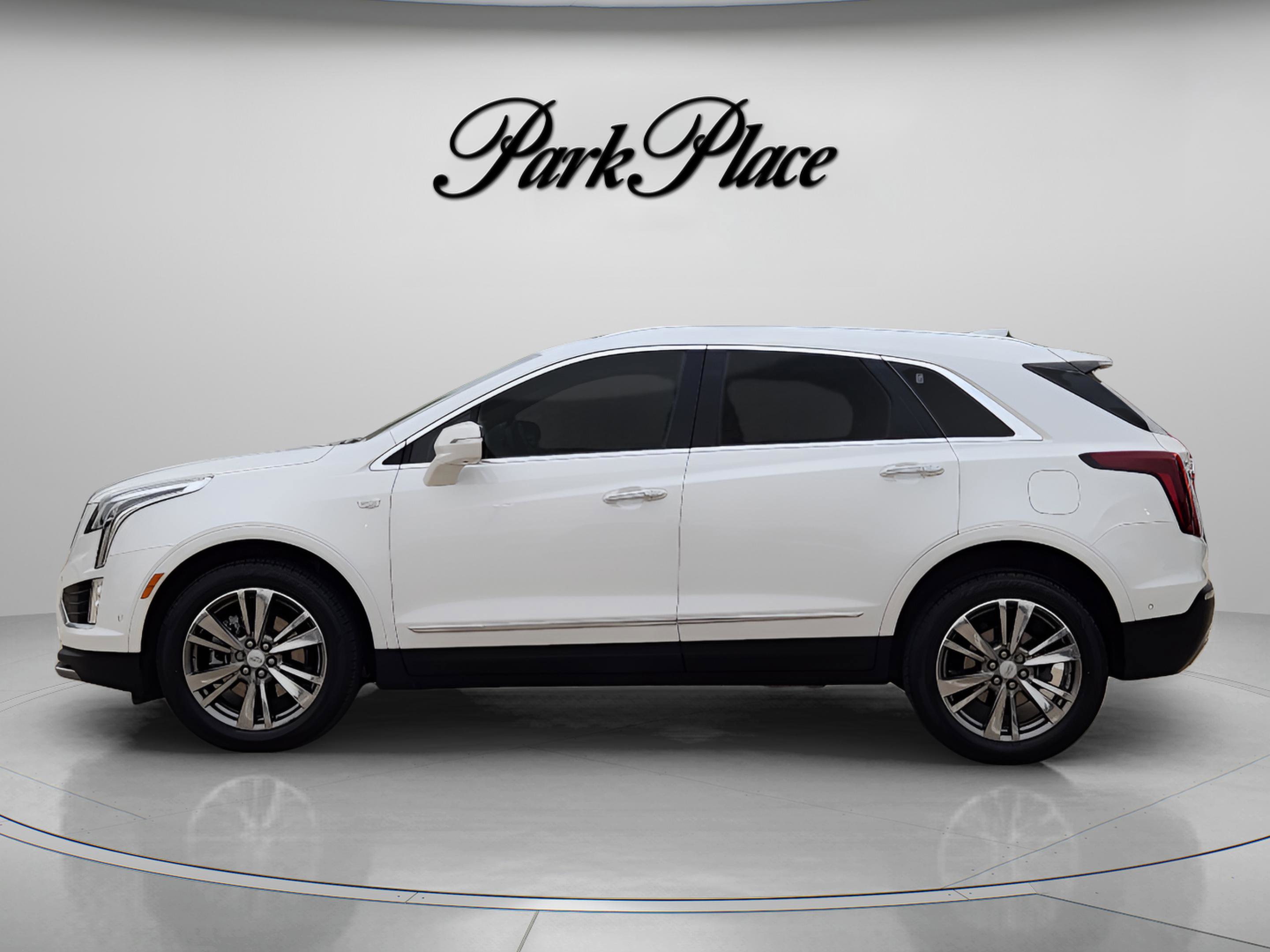 Used 2021 Cadillac XT5 Premium Luxury w/ Platinum Package image 2
