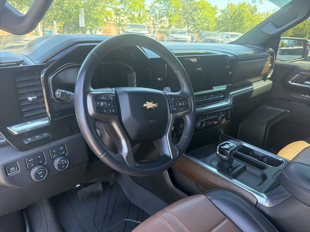 Used 2023 Chevrolet Silverado 1500 High Country w/ Technology Package AWD/4WD image 14
