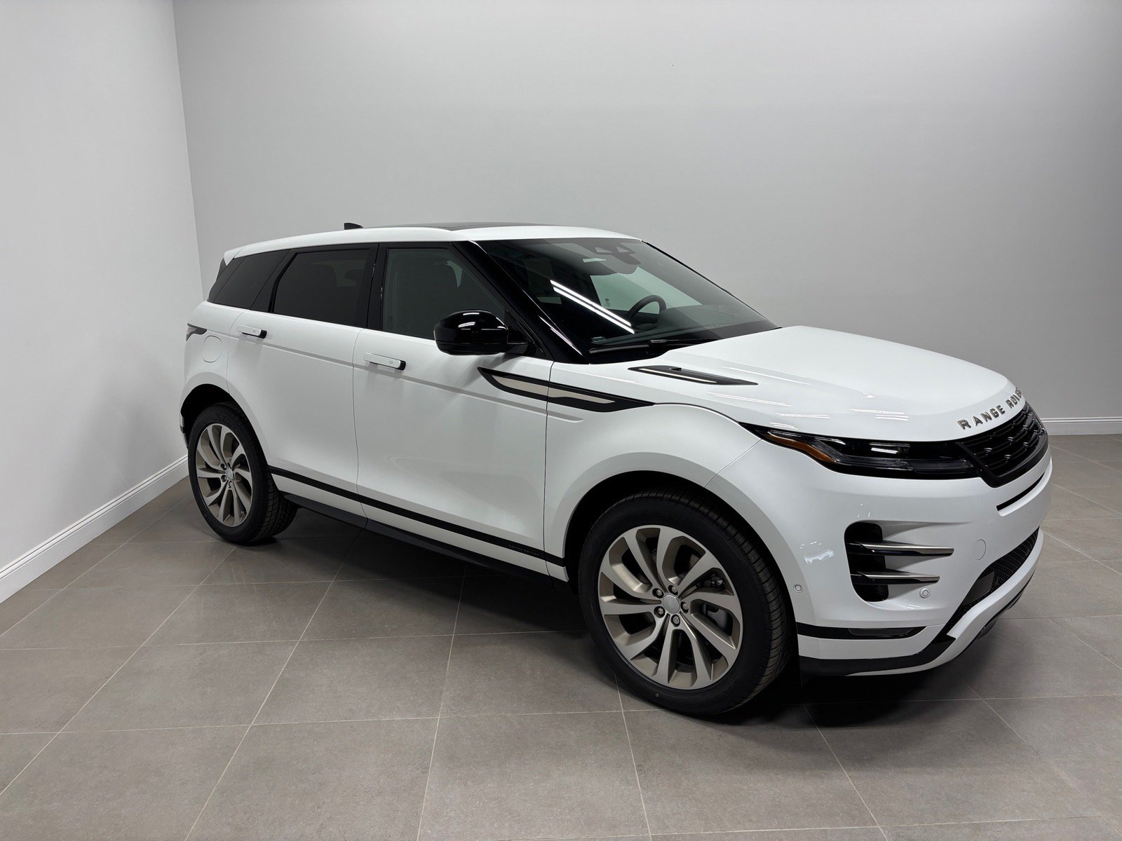 New 2026 Land Rover Range Rover Evoque Hoxton AWD/4WD image 5