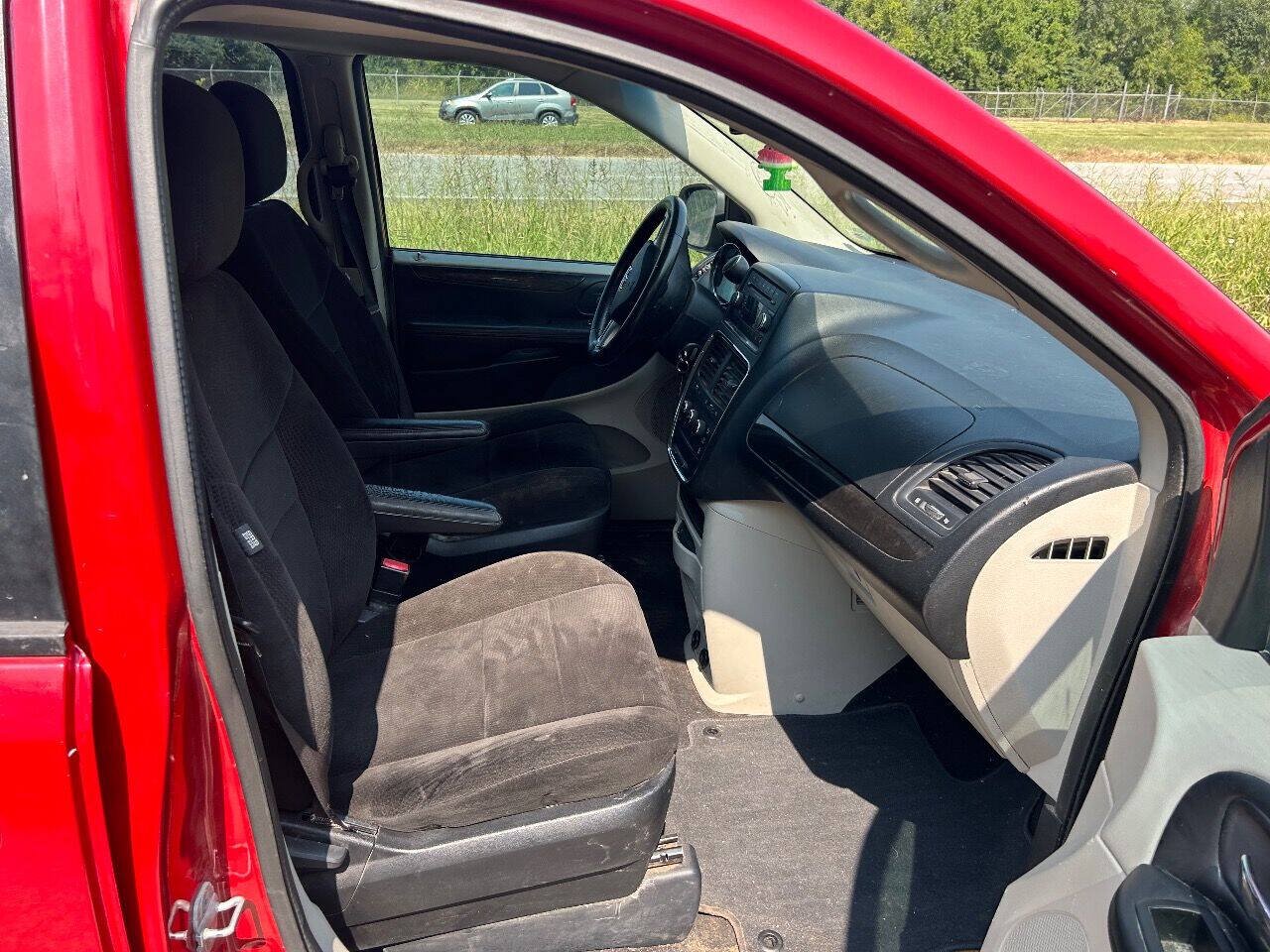 Used 2013 Dodge Grand Caravan American Value Package w/ UConnect Hands-Free Group FWD image 10
