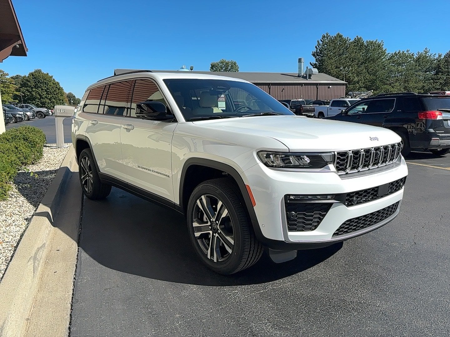 New 2027 Jeep Grand Cherokee L Limited AWD/4WD image 4