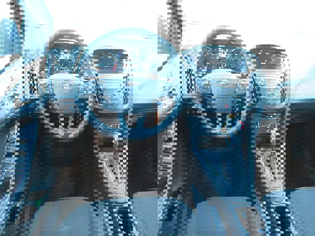 Used 2018 Ford Focus SE w/ SE Appearance Package image 14