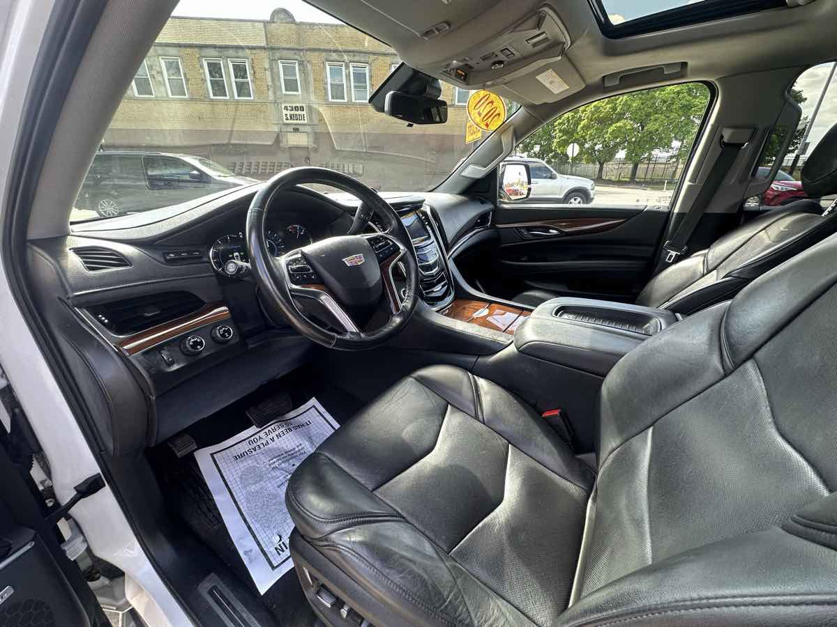 Used 2020 Cadillac Escalade ESV Luxury AWD/4WD image 10