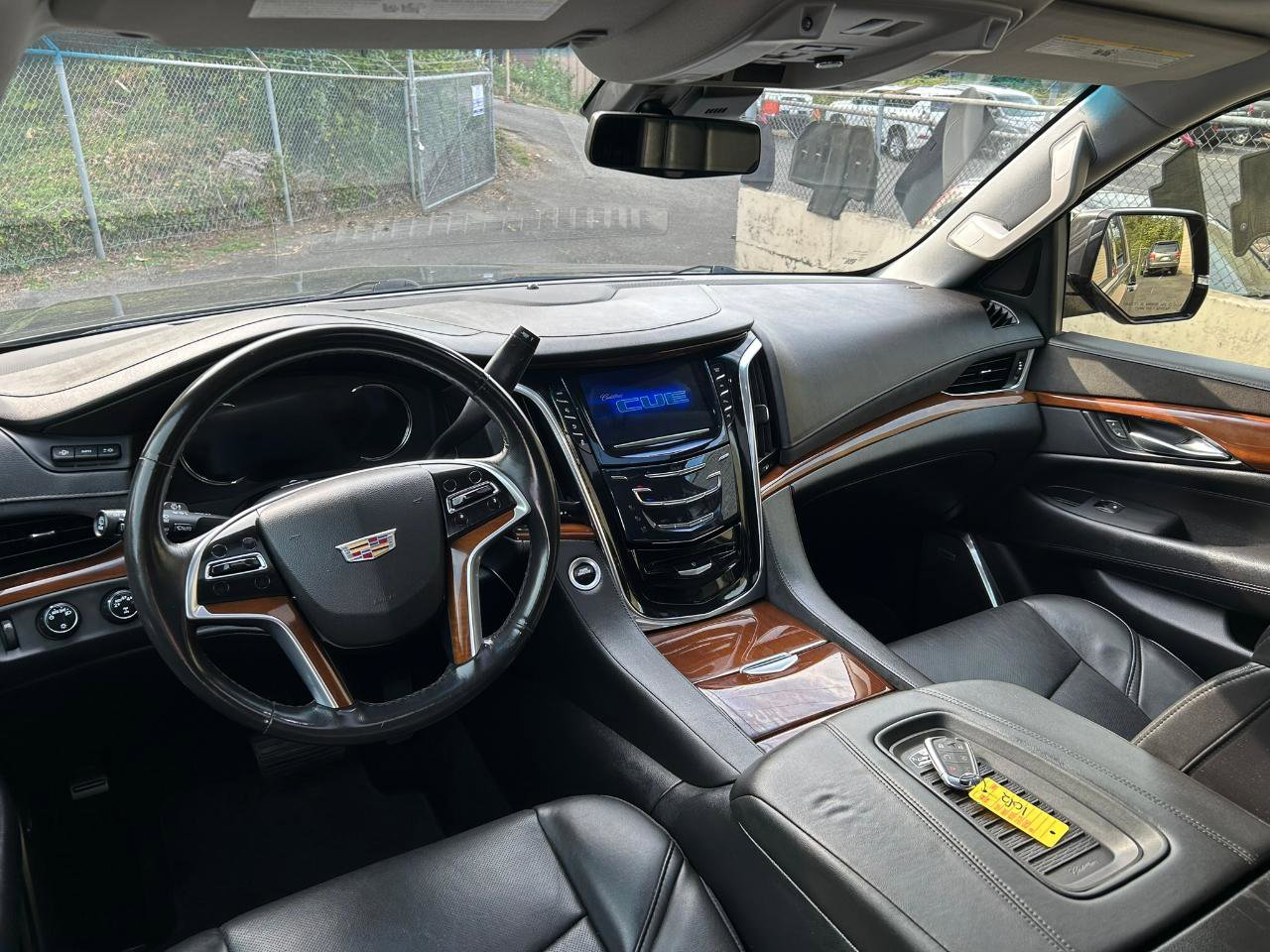 Used 2018 Cadillac Escalade ESV Luxury AWD/4WD image 15