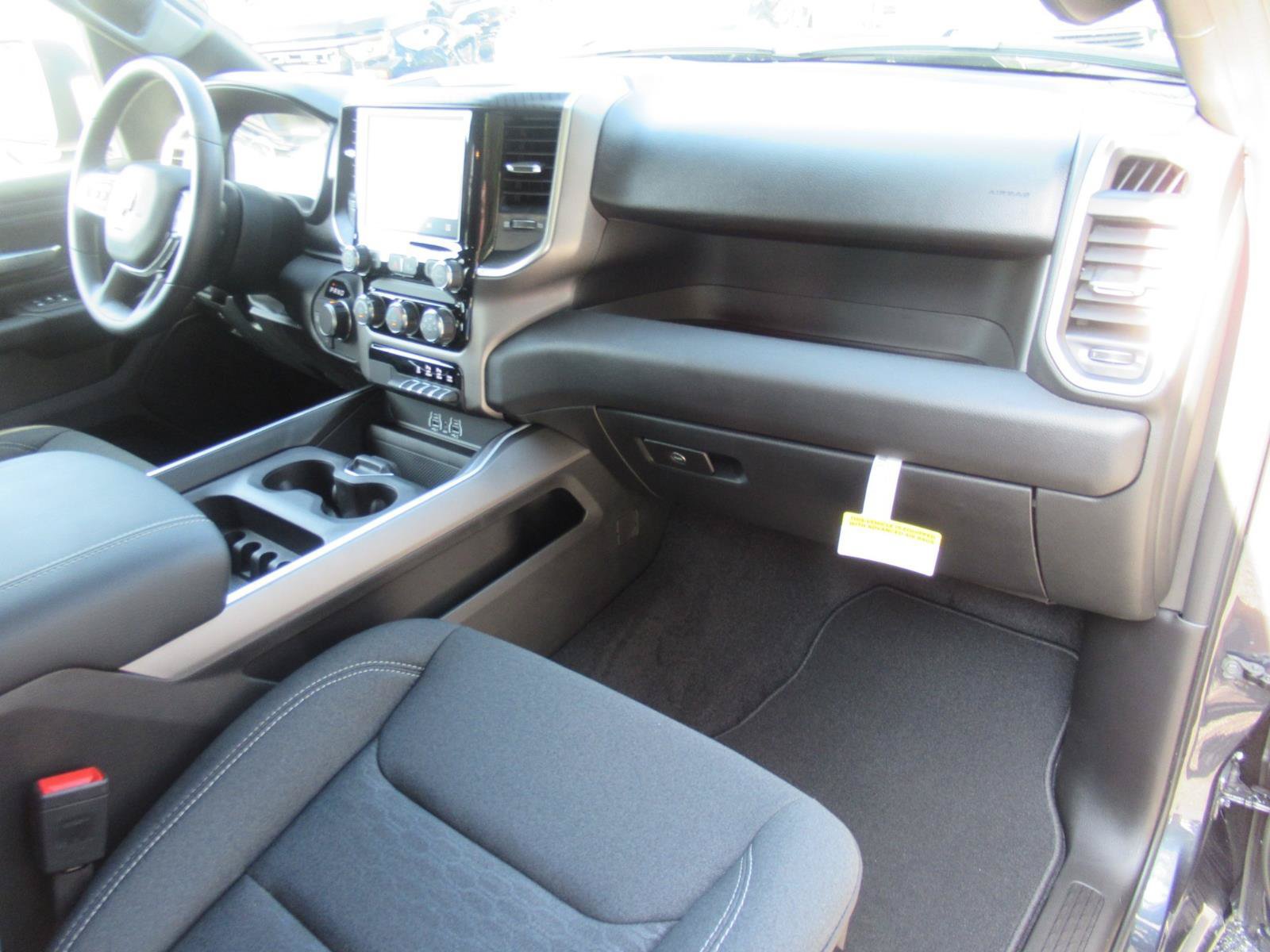 New 2026 RAM 1500 Express AWD/4WD image 12