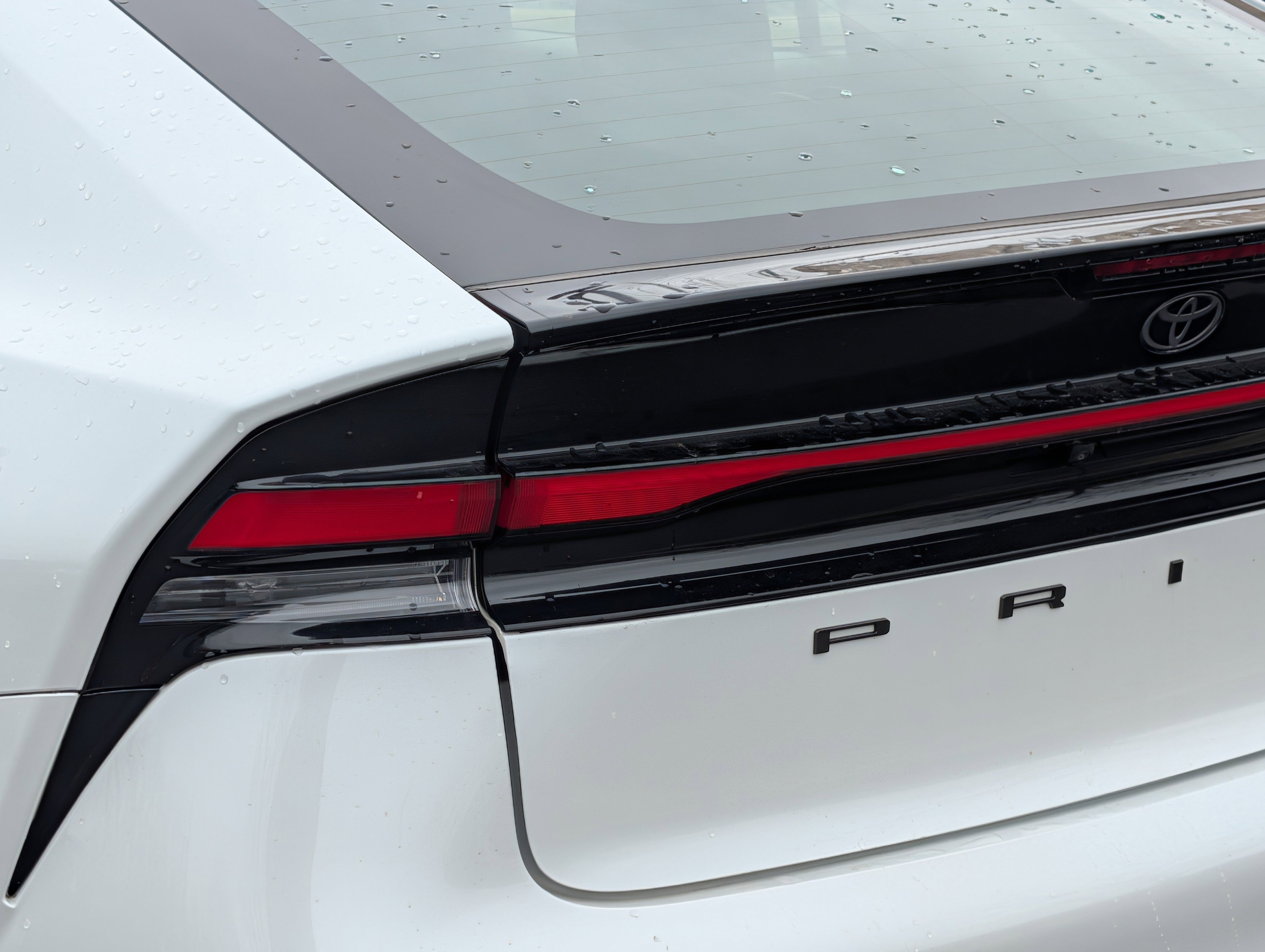 Used 2023 Toyota Prius LE FWD image 17