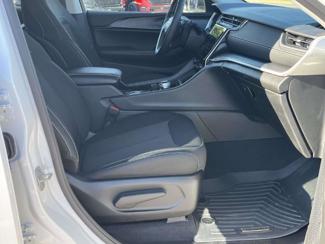 Used 2023 Jeep Grand Cherokee L Laredo w/ Luxury Tech Group I AWD/4WD image 25