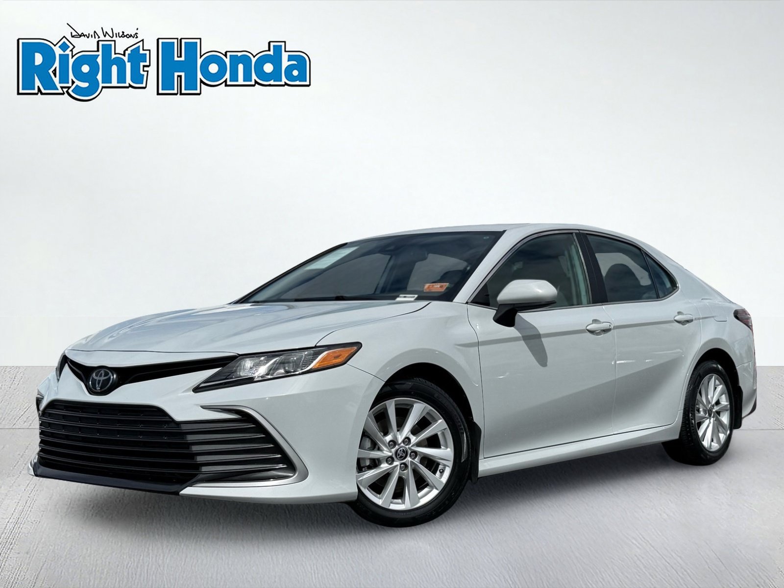 Used 2024 Toyota Camry LE FWD image 2