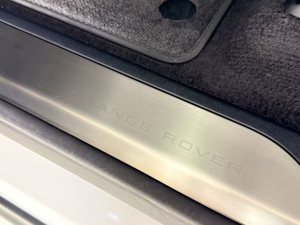 Used 2024 Land Rover Range Rover Sport SE image 18