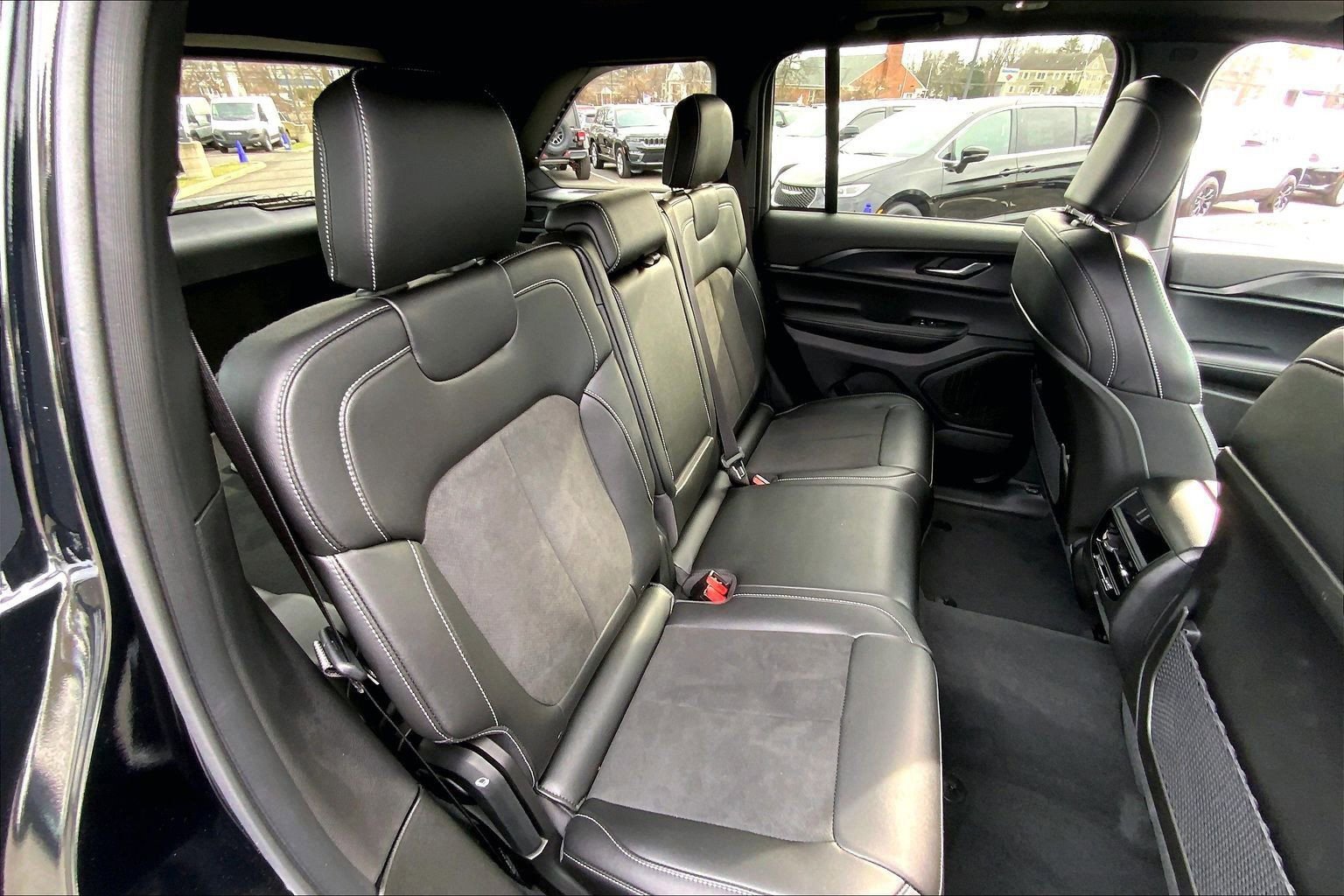 Certified 2025 Jeep Grand Cherokee Altitude image 18