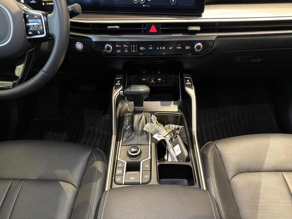 Used 2025 Kia Sorento S w/ Panoramic Sunroof Package FWD image 17