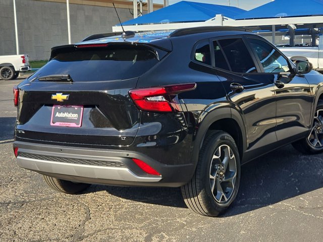 New 2026 Chevrolet Trax LT w/ Driver Confidence Package FWD image 2