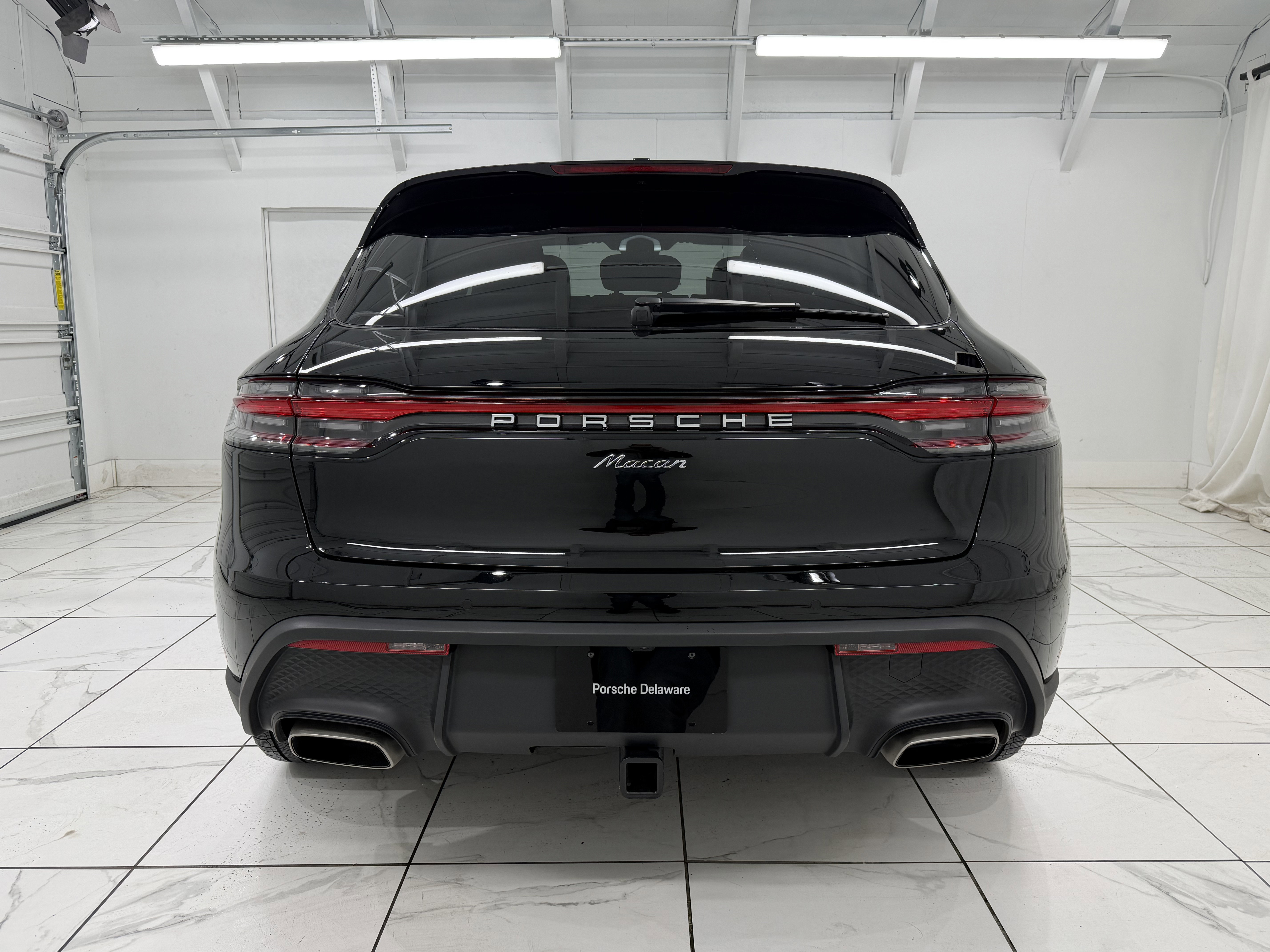 Certified 2025 Porsche Macan image 13