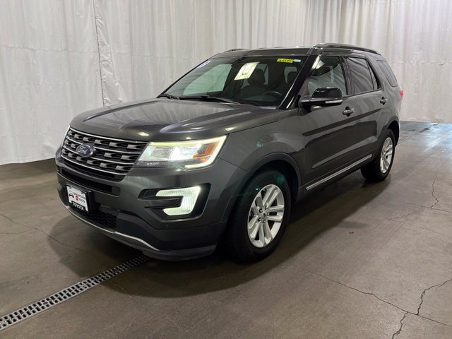 Used 2017 Ford Explorer XLT w/ Equipment Group 202A FWD image 9