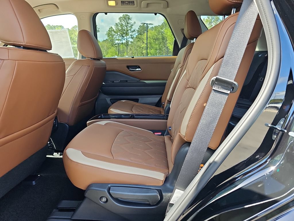 New 2026 Nissan Pathfinder Platinum FWD image 19