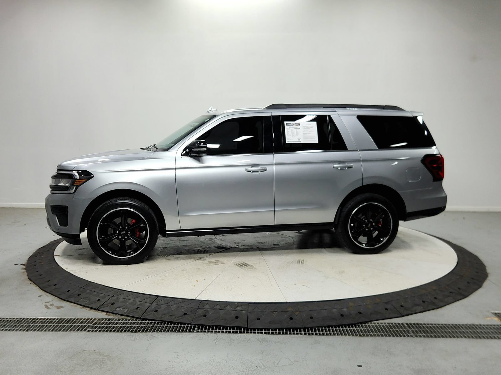 Used 2024 Ford Expedition Limited RWD image 5