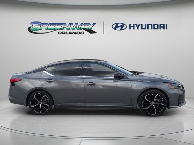 Used 2024 Nissan Altima 2.5 SR FWD image 9