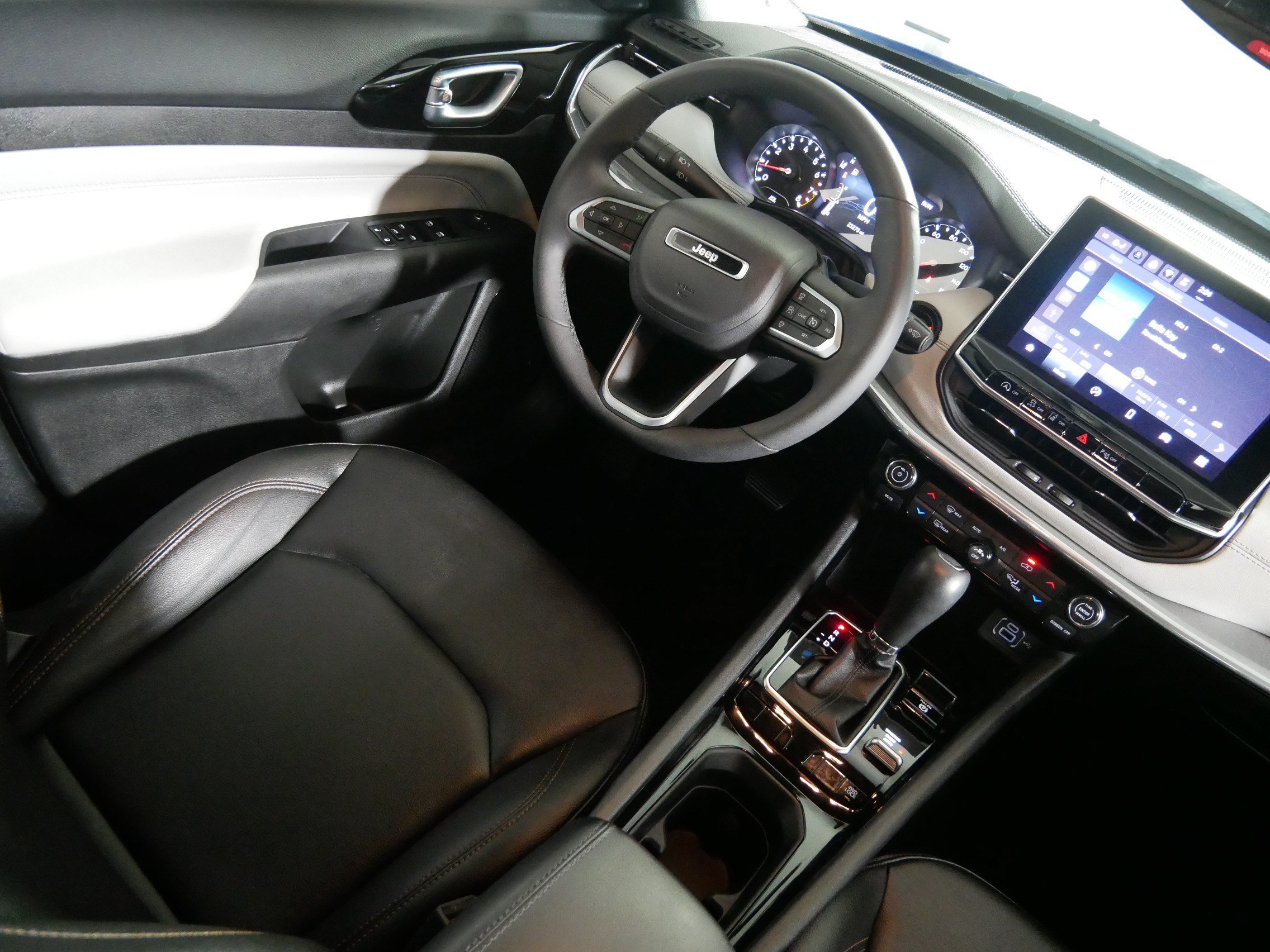 Used 2024 Jeep Compass Limited AWD/4WD image 9