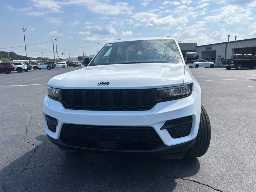 New 2025 Jeep Grand Cherokee Laredo image 9