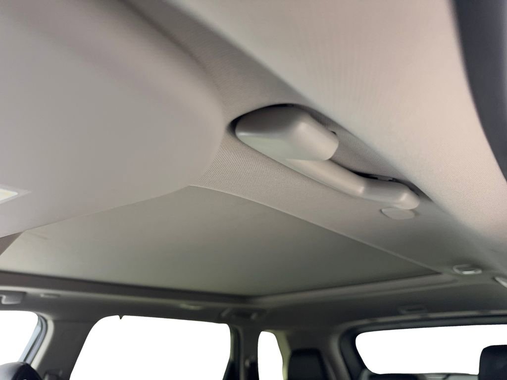 Used 2024 Nissan Rogue SV w/ SV Premium Package image 70