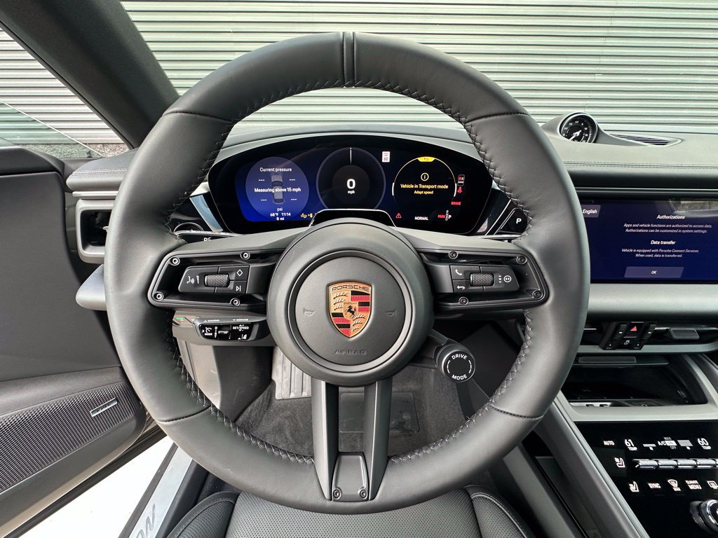 Used 2026 Porsche Macan Electric RWD image 16