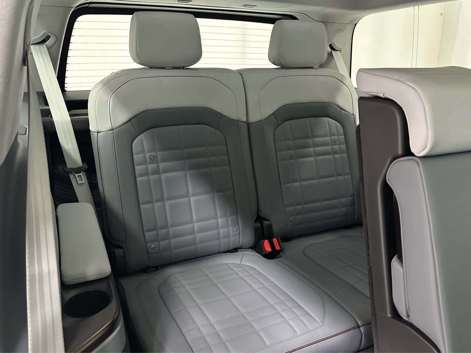 Used 2026 Rivian R1S Premium image 24