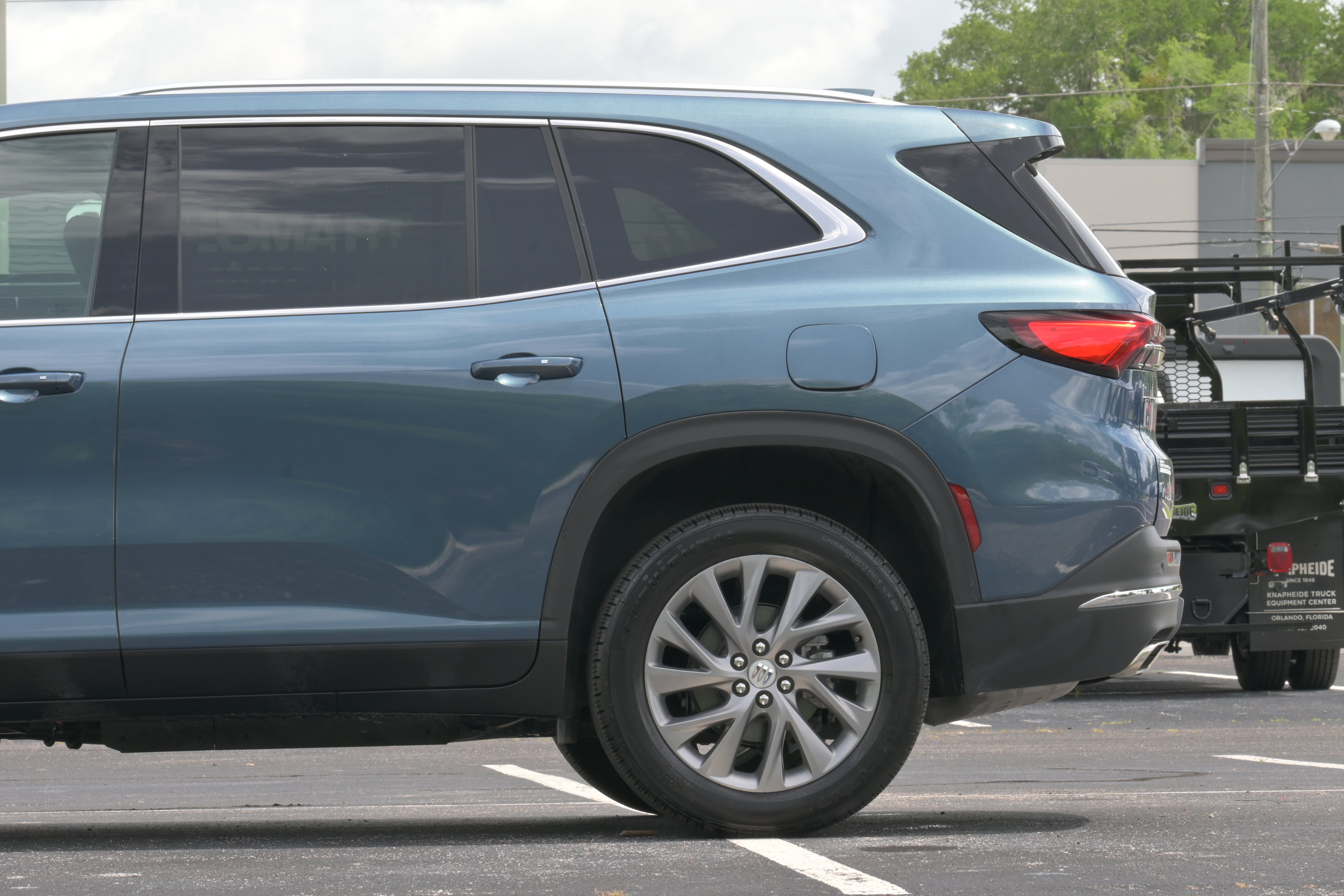 Used 2025 Buick Enclave Preferred FWD image 5