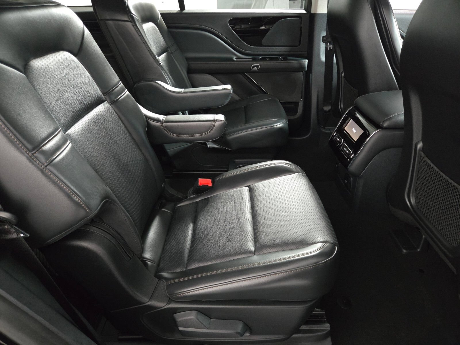 New 2026 Lincoln Aviator AWD image 18